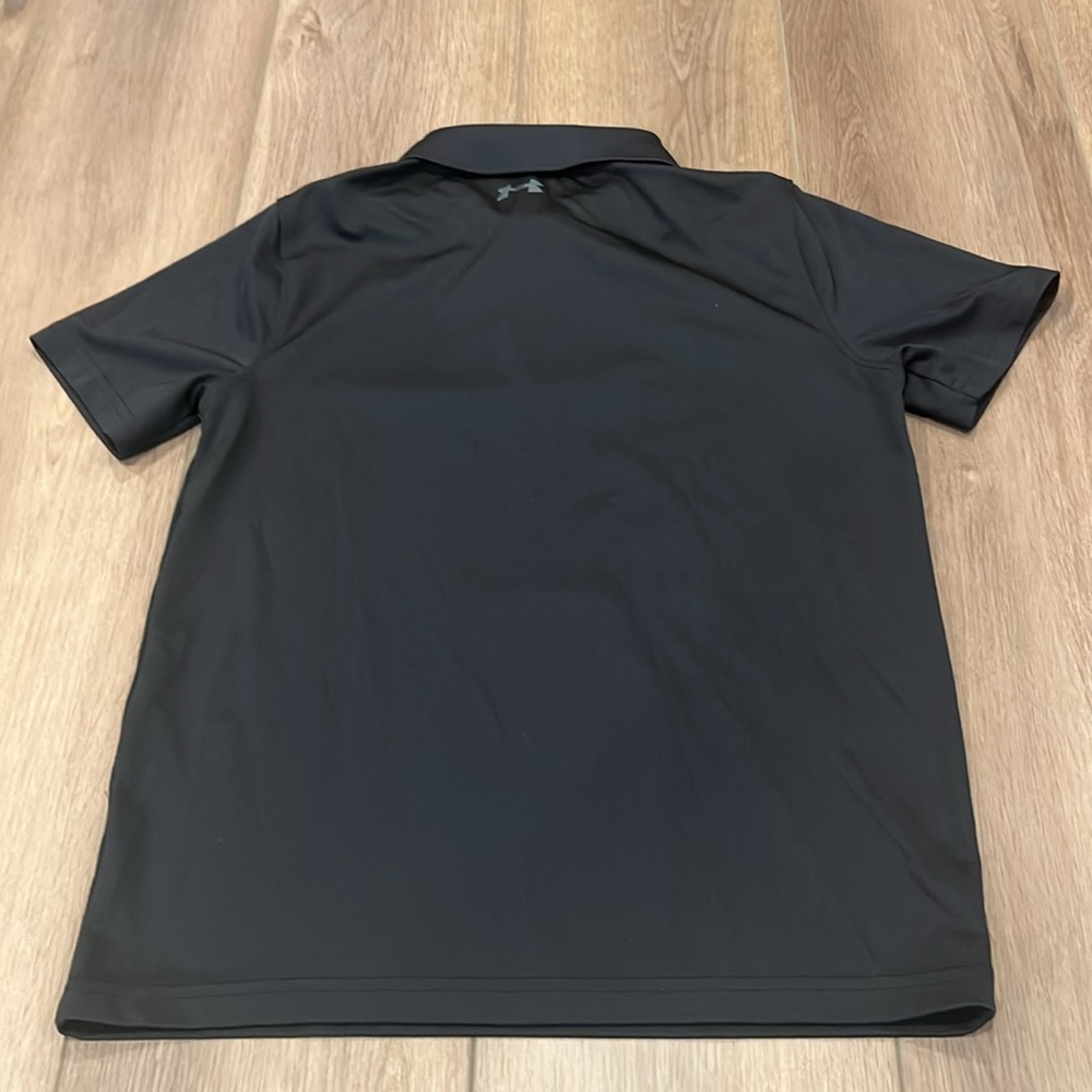 Boy’s Under Armour Black Polo Short Sleeves Sz Youth Medium (10-12) Loose Style - Picture 8 of 12